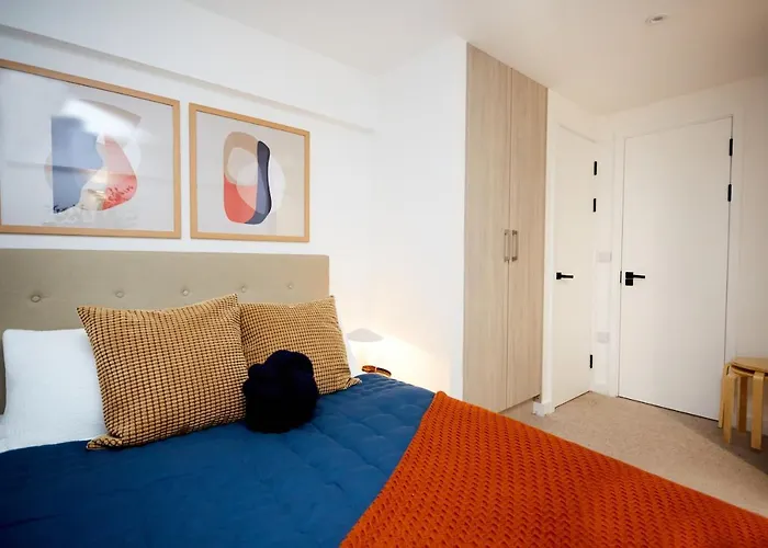 Luxury New Built Split-Level Flat With Rooftop Gardens Access